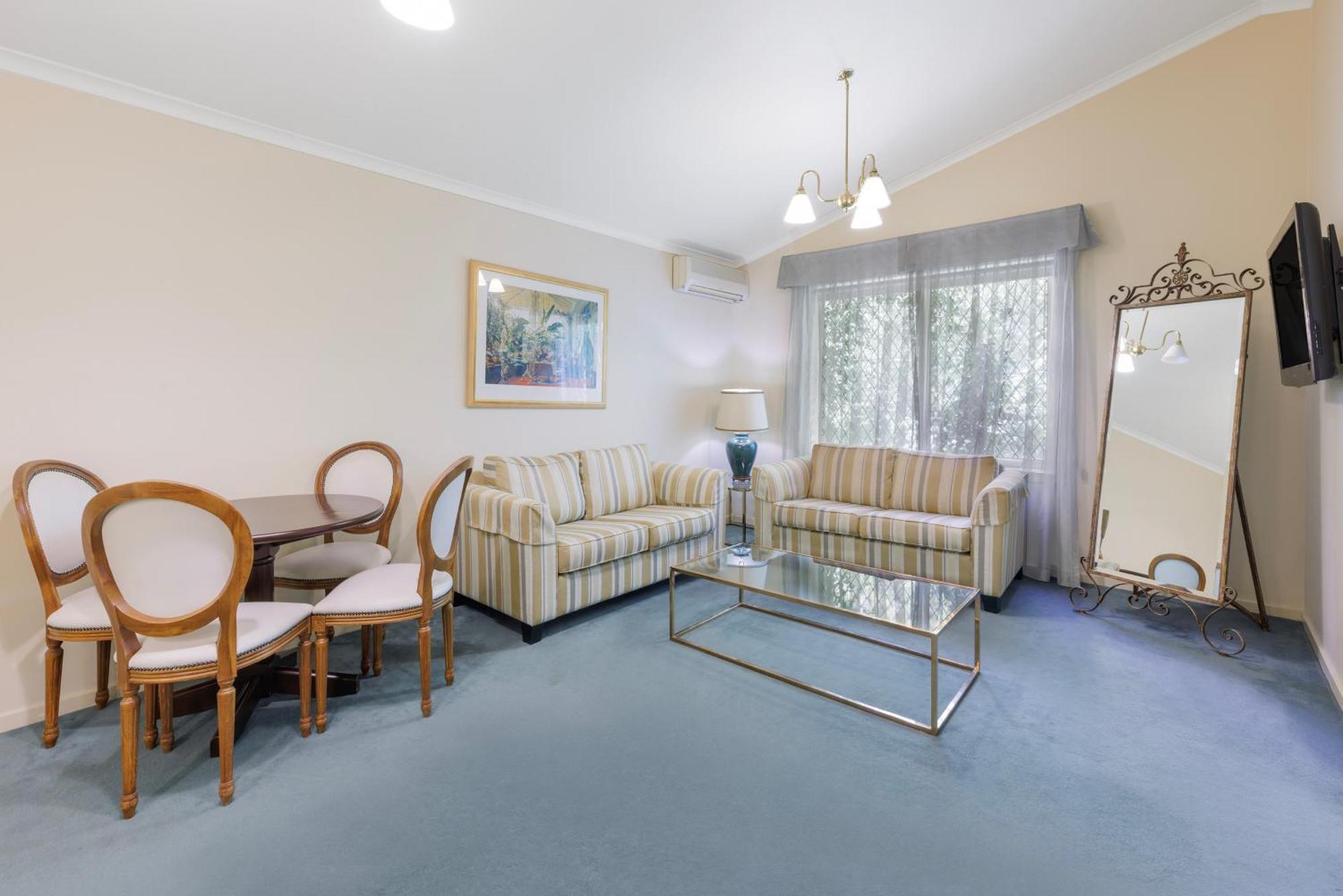 Elizabethan Lodge Melbourne Exterior photo